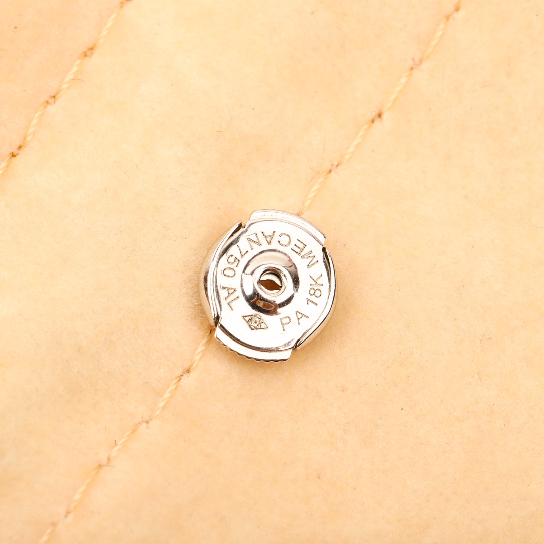 Louis Vuitton Idylle Blossom Earrings