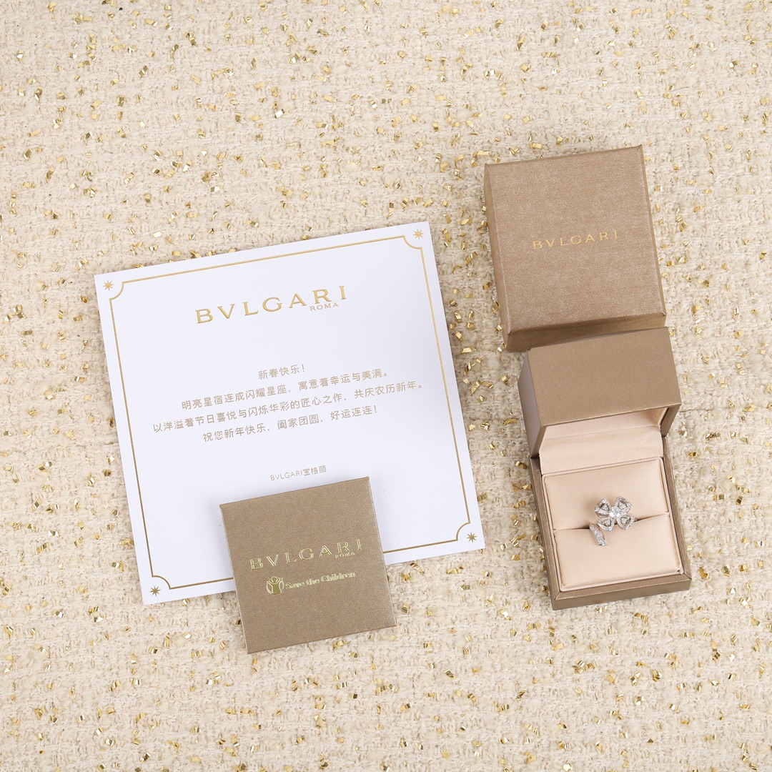 Bulgari diamond hollow flower ring