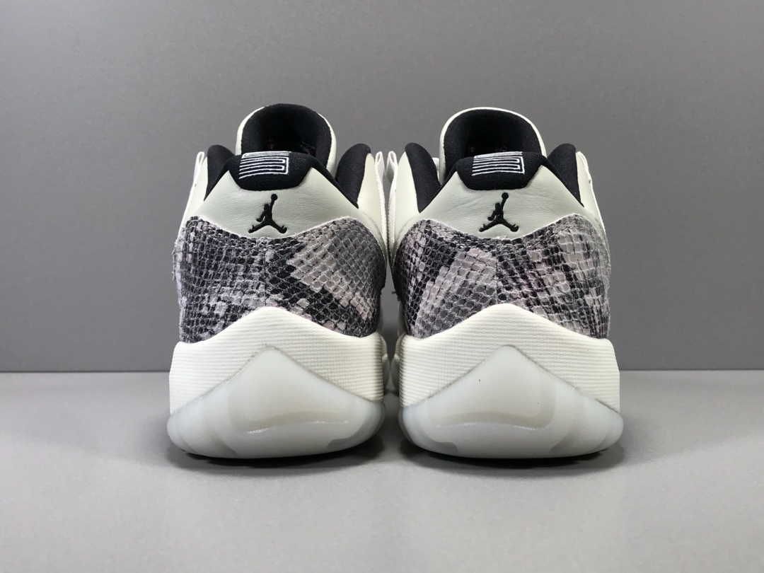 Nike Air Jordan 11 Retro Low