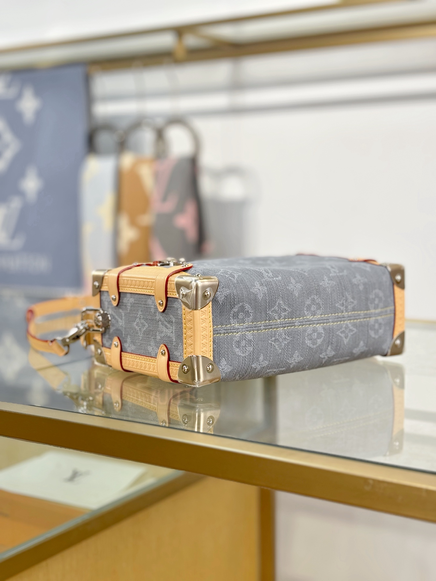 Louis Vuitton SIDE TRUNK Medium Handbag M13285