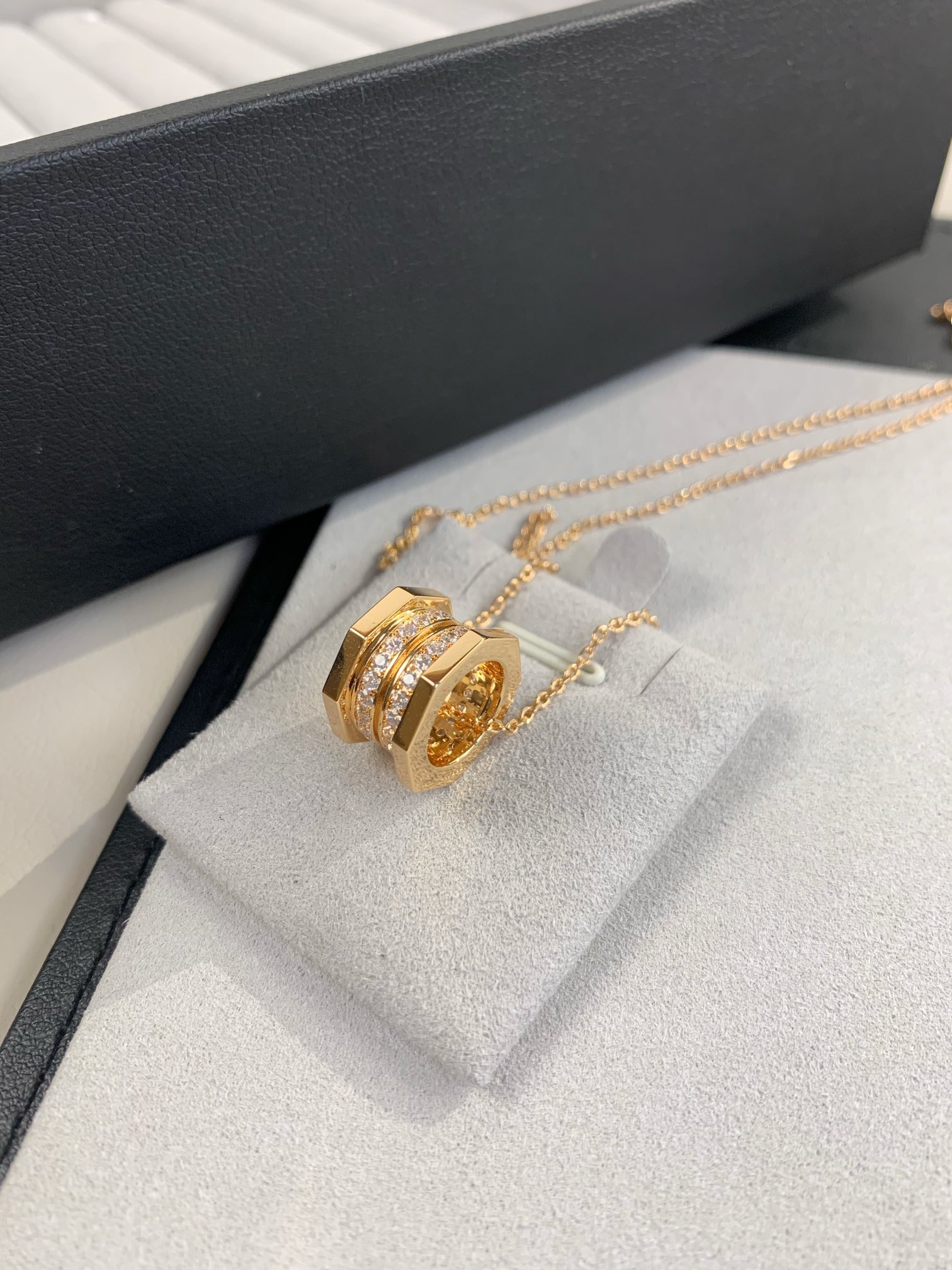 Cartier screw necklace