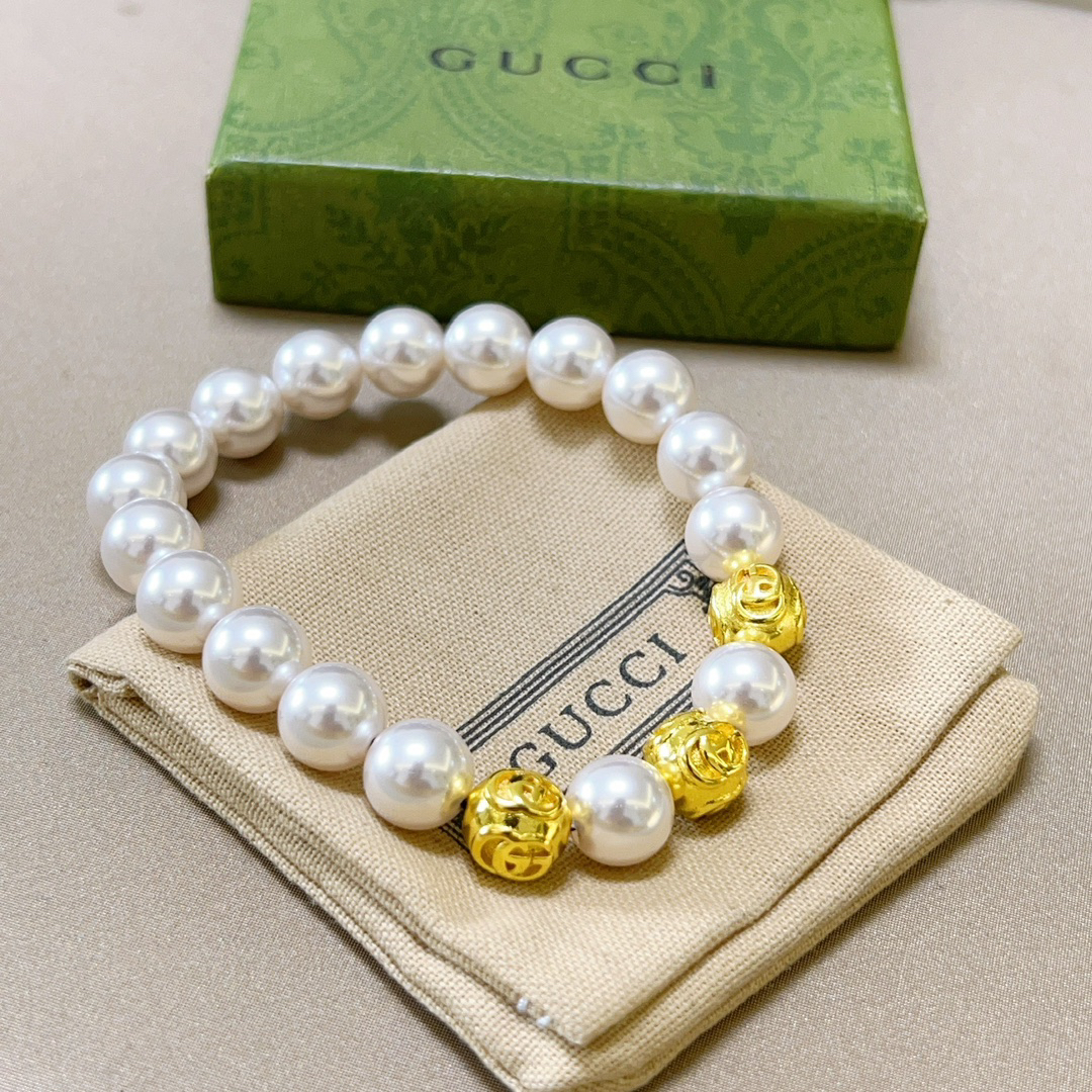 Gucci Pearl Bracelet