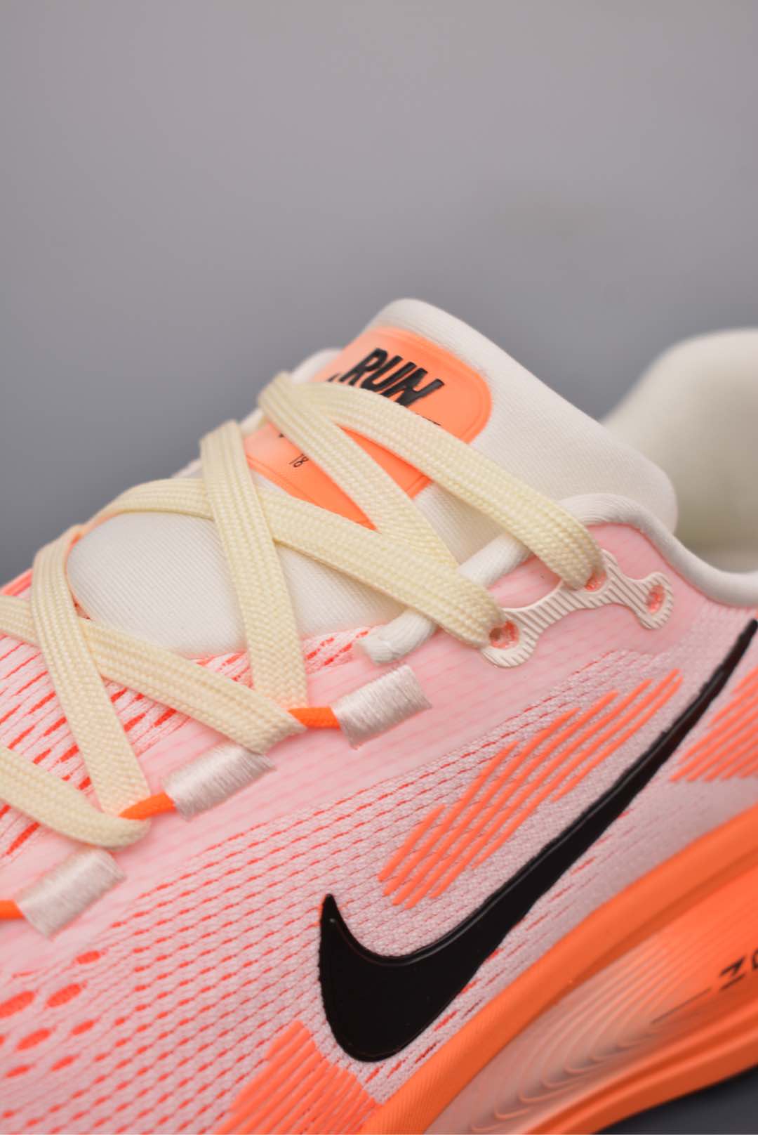 Nike Vomero 18 ZoomX Bright Crimson Black HM6804-600
