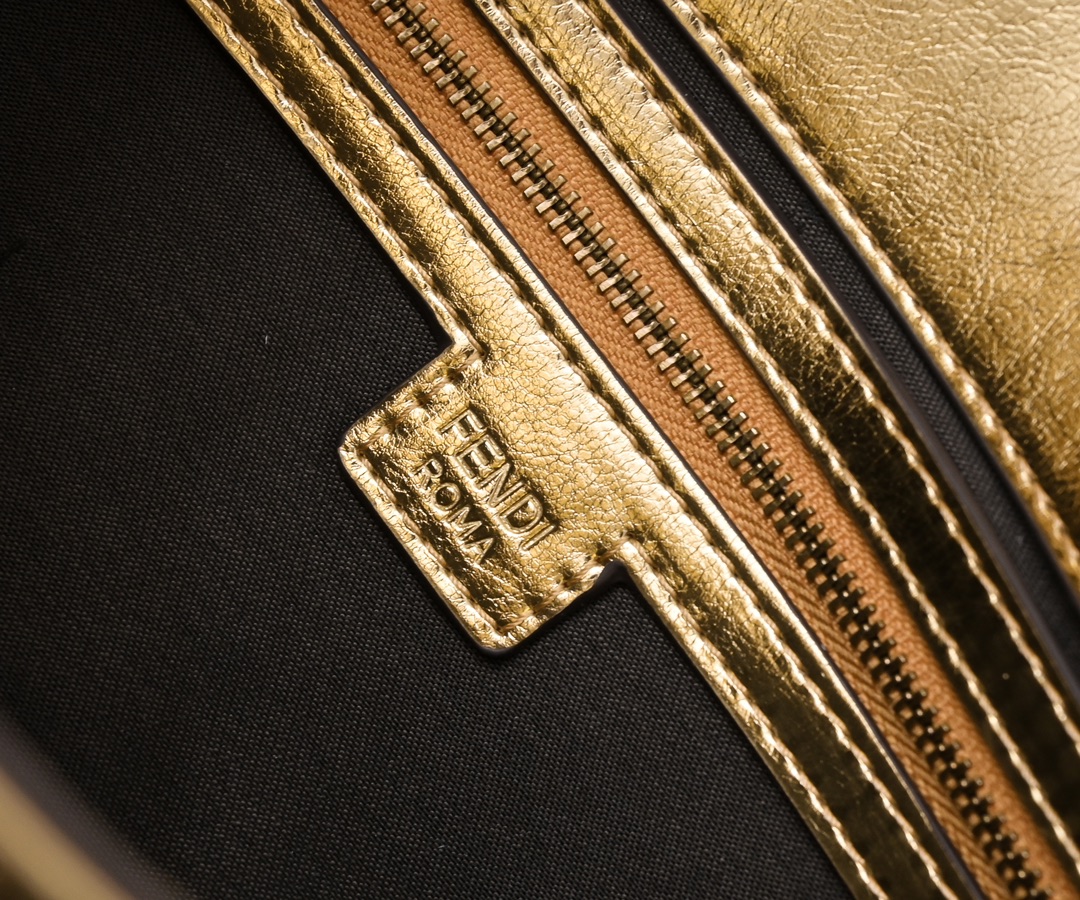 FENDI BAGUETTE handbag 6608