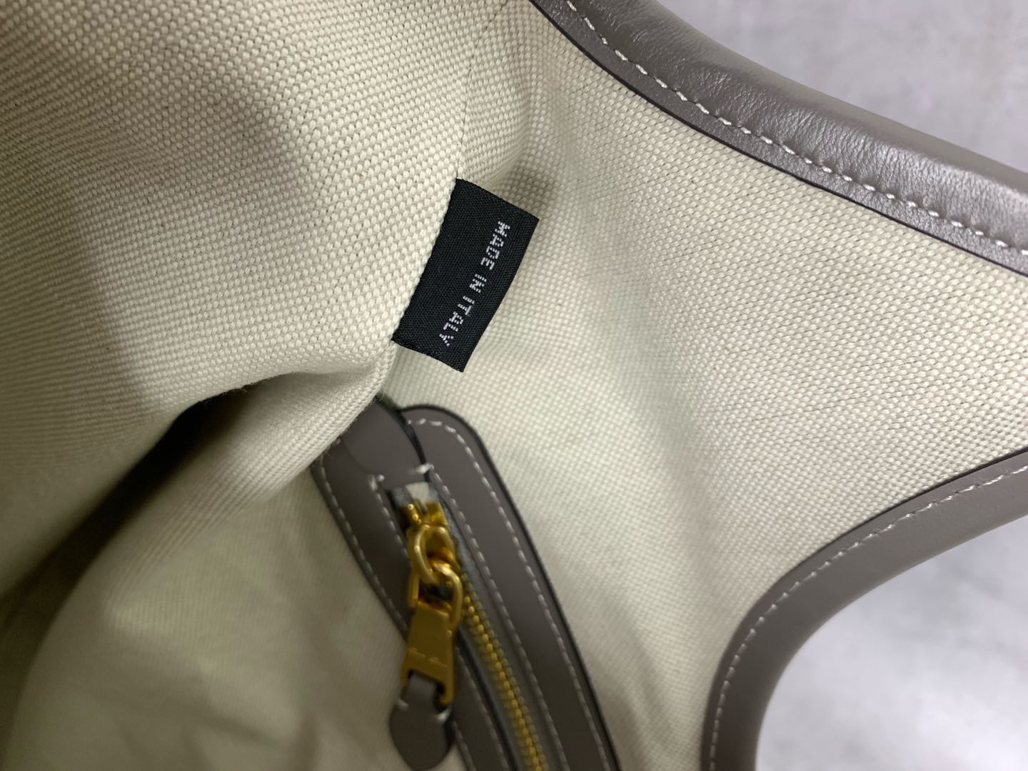 Miu Miu hobo tote 5BG231