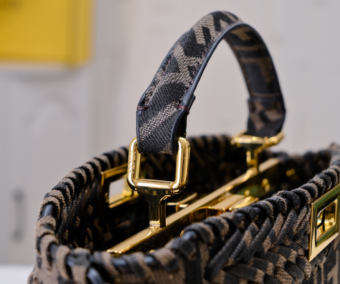 FENDI 2023SS EKABOO ISEEU Medium Handbag 3319