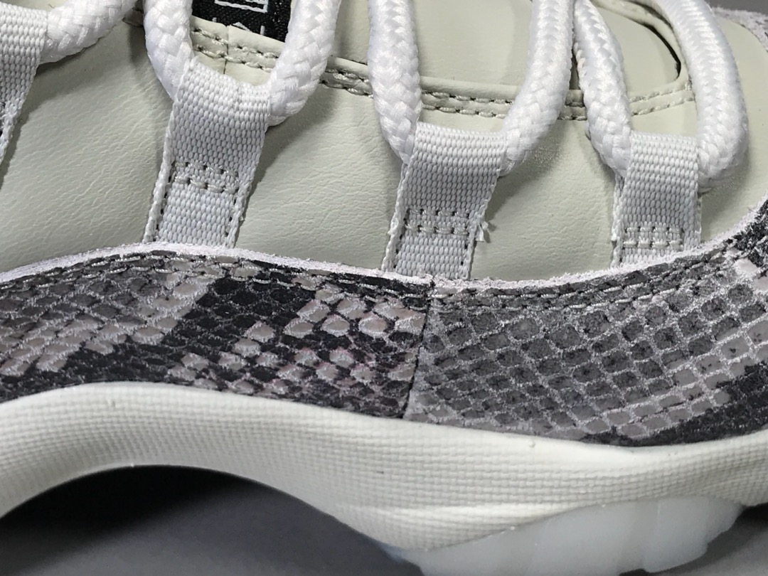 Nike Air Jordan 11 Retro Low