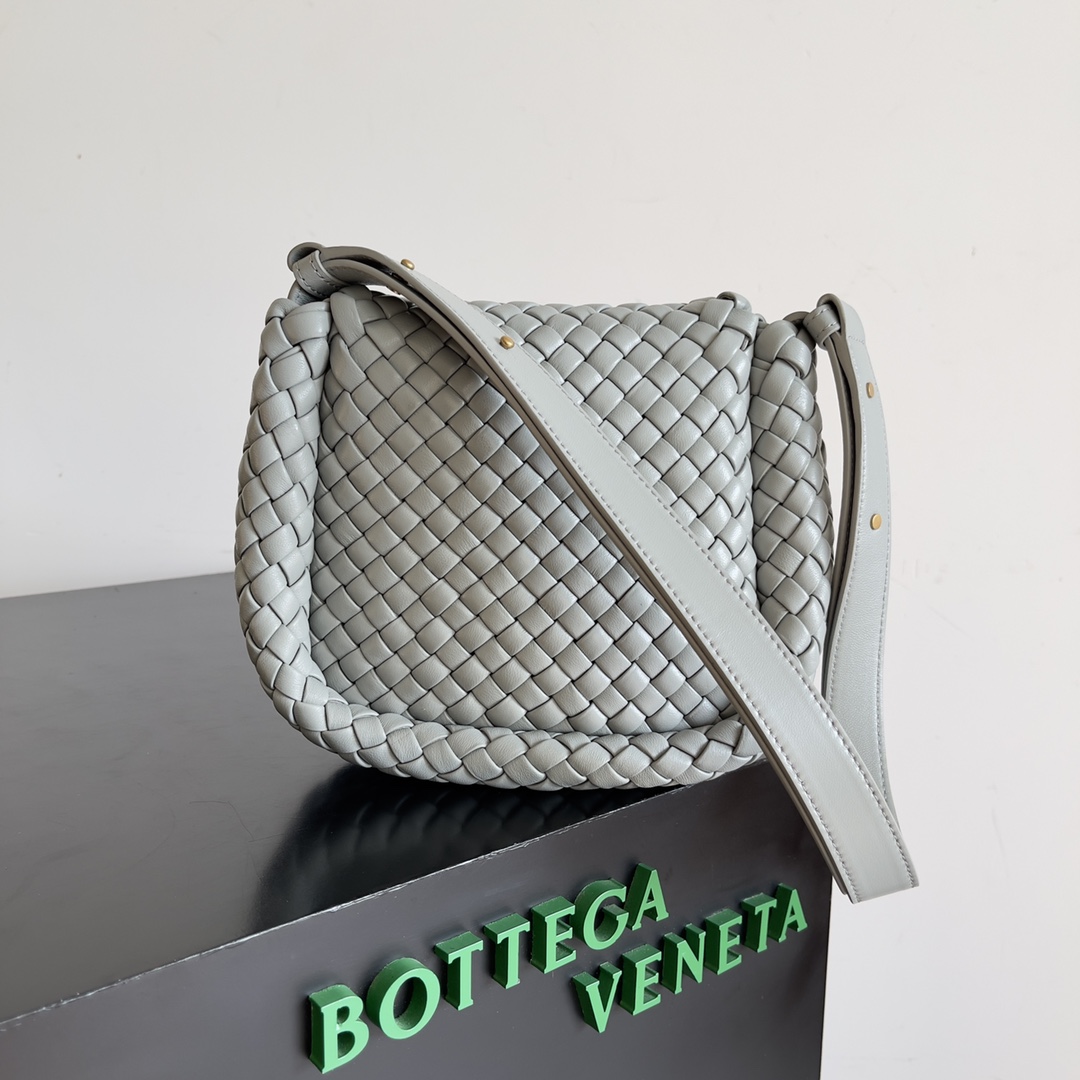 Bottega Veneta mini cobble bag 762711
