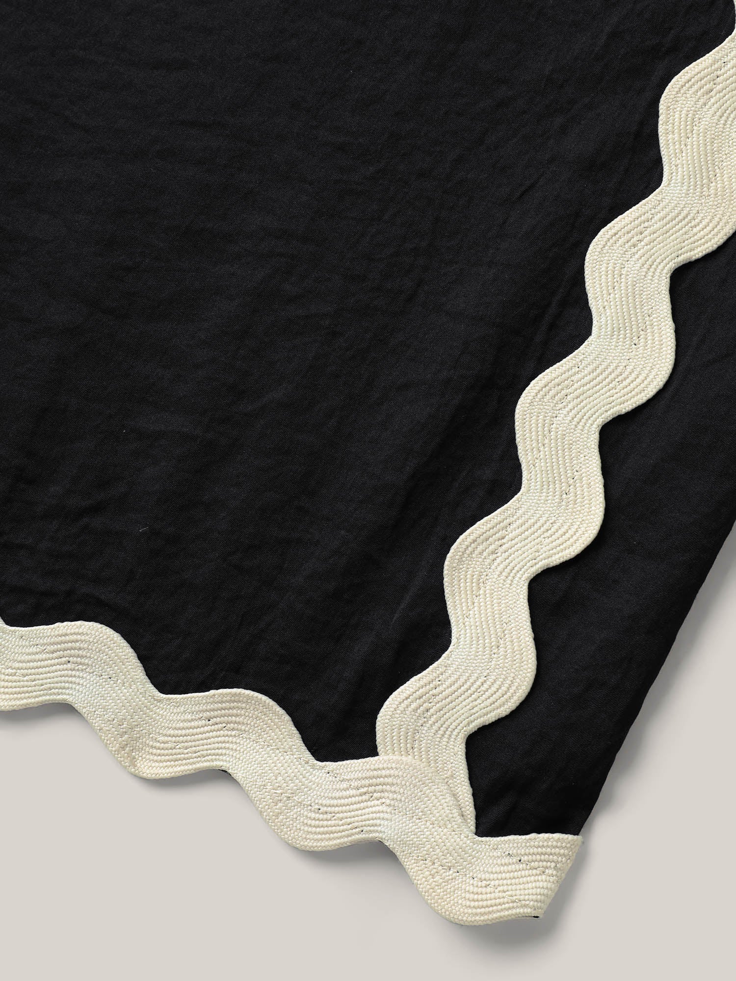 Color Contrast Detail Wide-Leg Pants