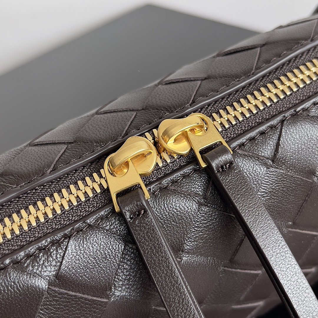 Bottega Veneta Concert Pouch Mini Bag 794258
