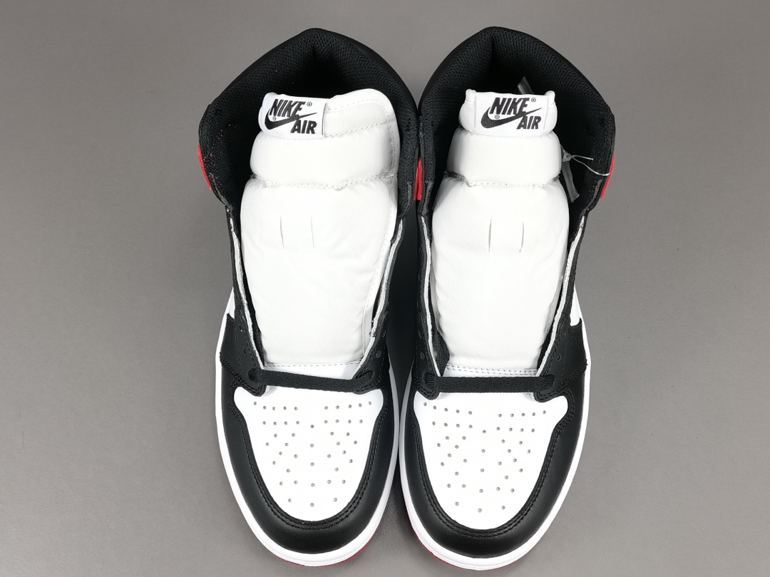 Air Jordan 1 Retro High OGBlack Toe555088-125