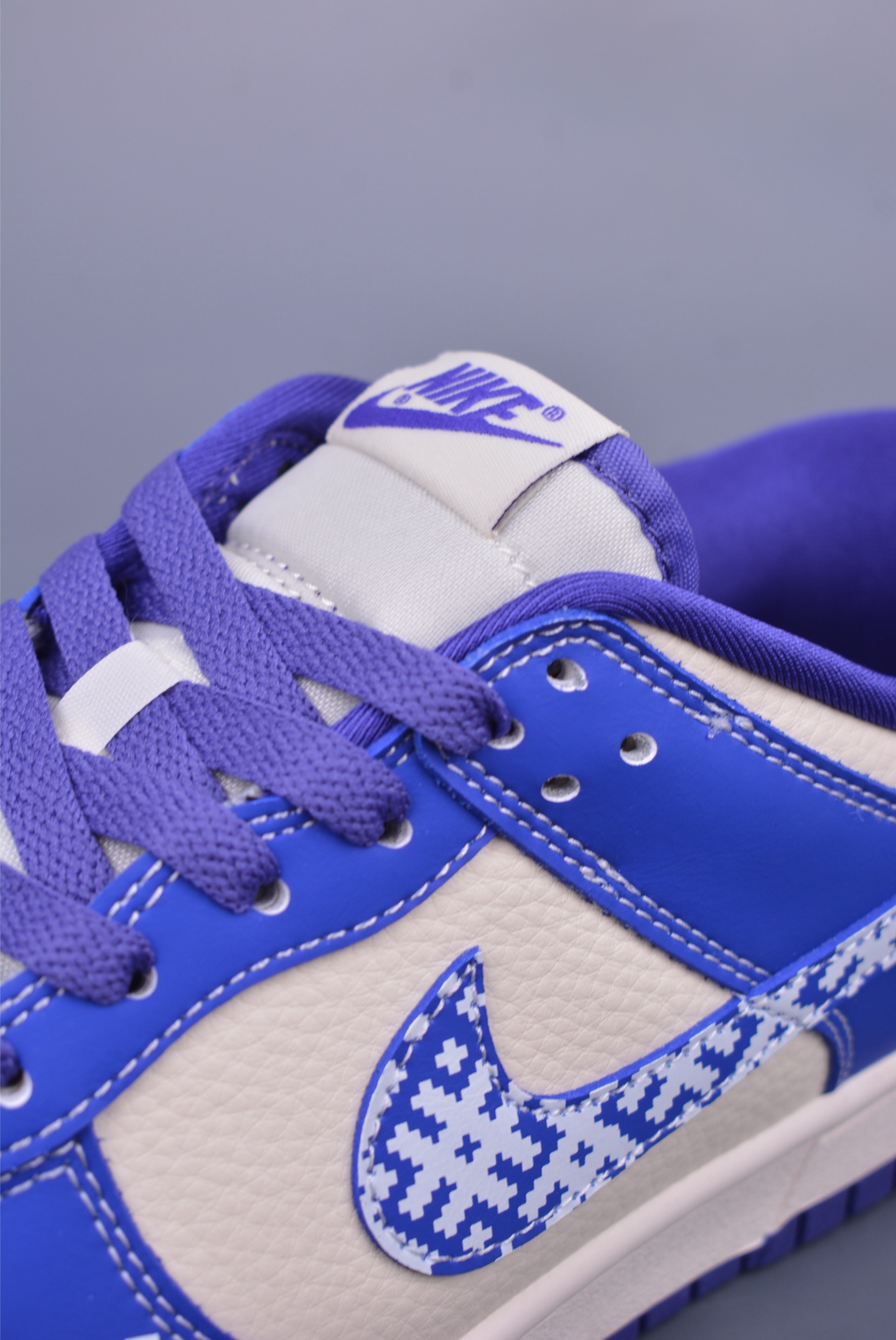 UN x Nike SB Dunk Low sneakers Blue and White KK1333-045