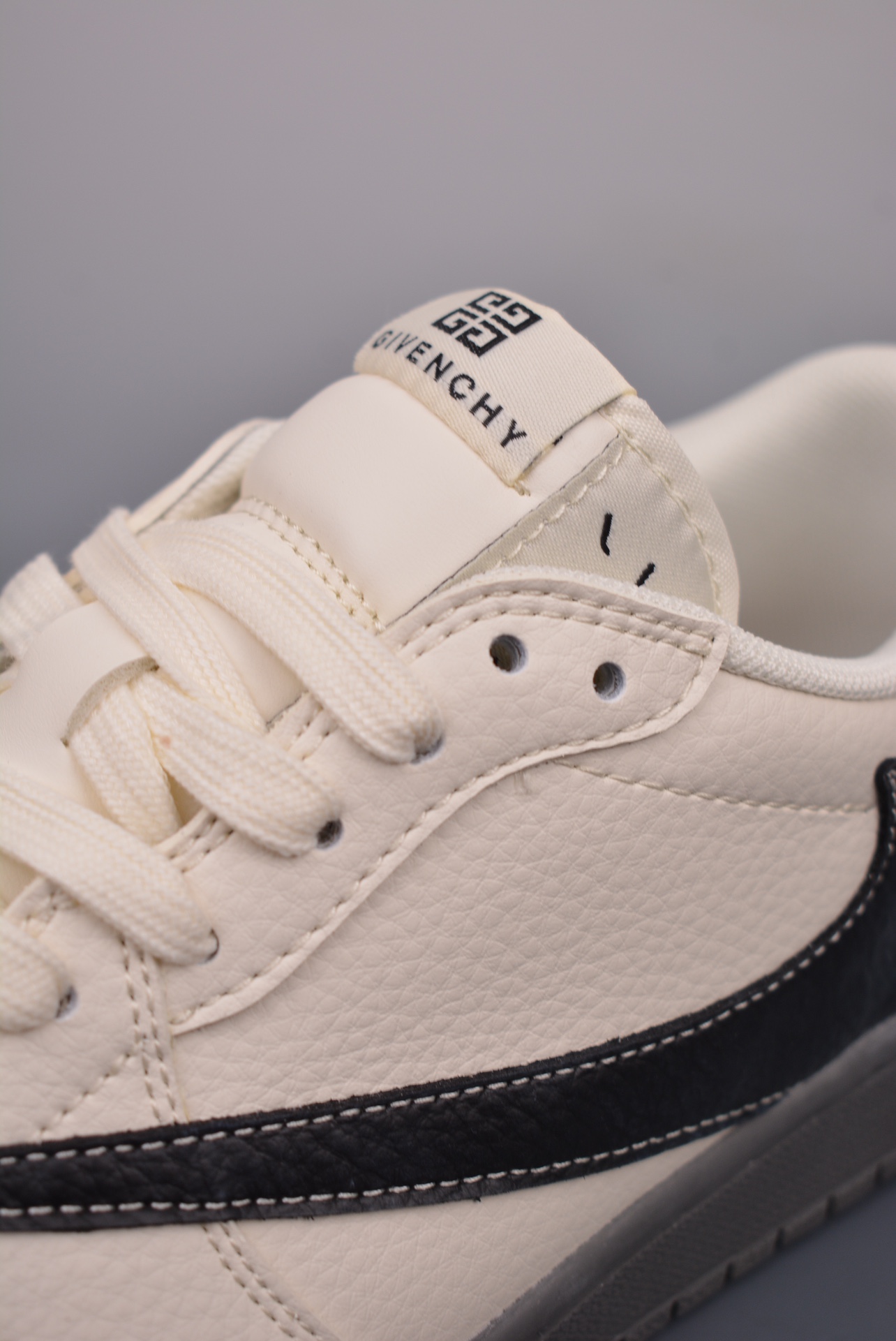 Givenchy x Travis Scott x Nike Air Jordan 1 Low OG SP off-white CF3688-030
