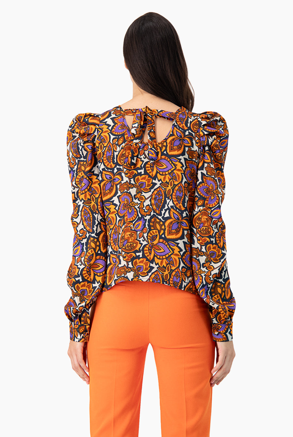 Blusa de manga larga con cinta en espalda para amarre