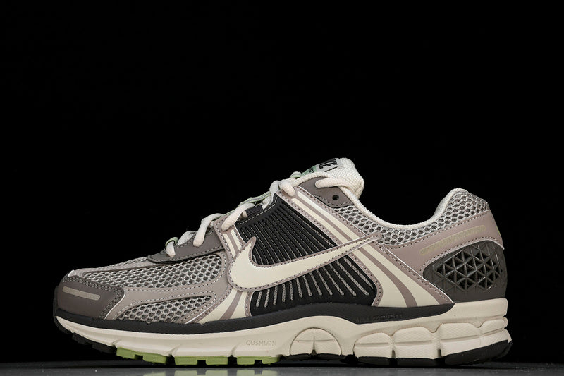 Zoom Vomero 5 Men's Shoes