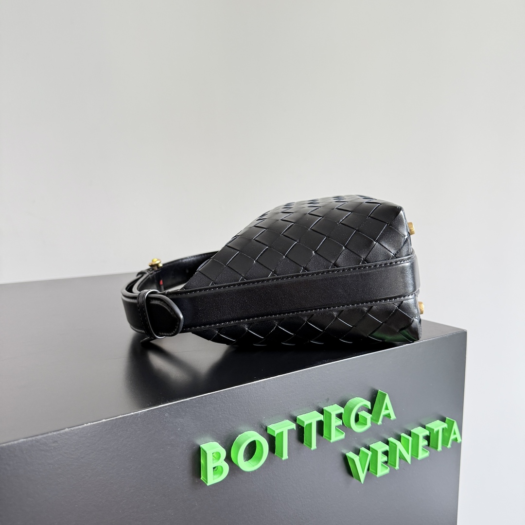 Bottega Veneta Year of the Snake Limited Edition Wallace Handbag 754443
