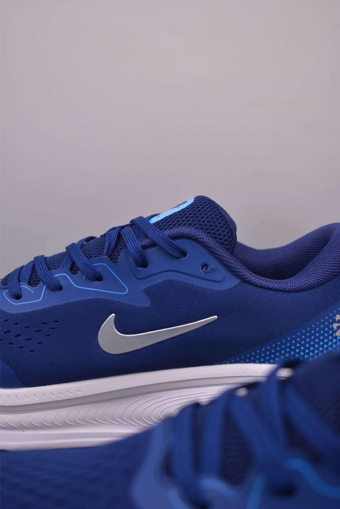 Nike Air Zoom Vomero 18X Blue White