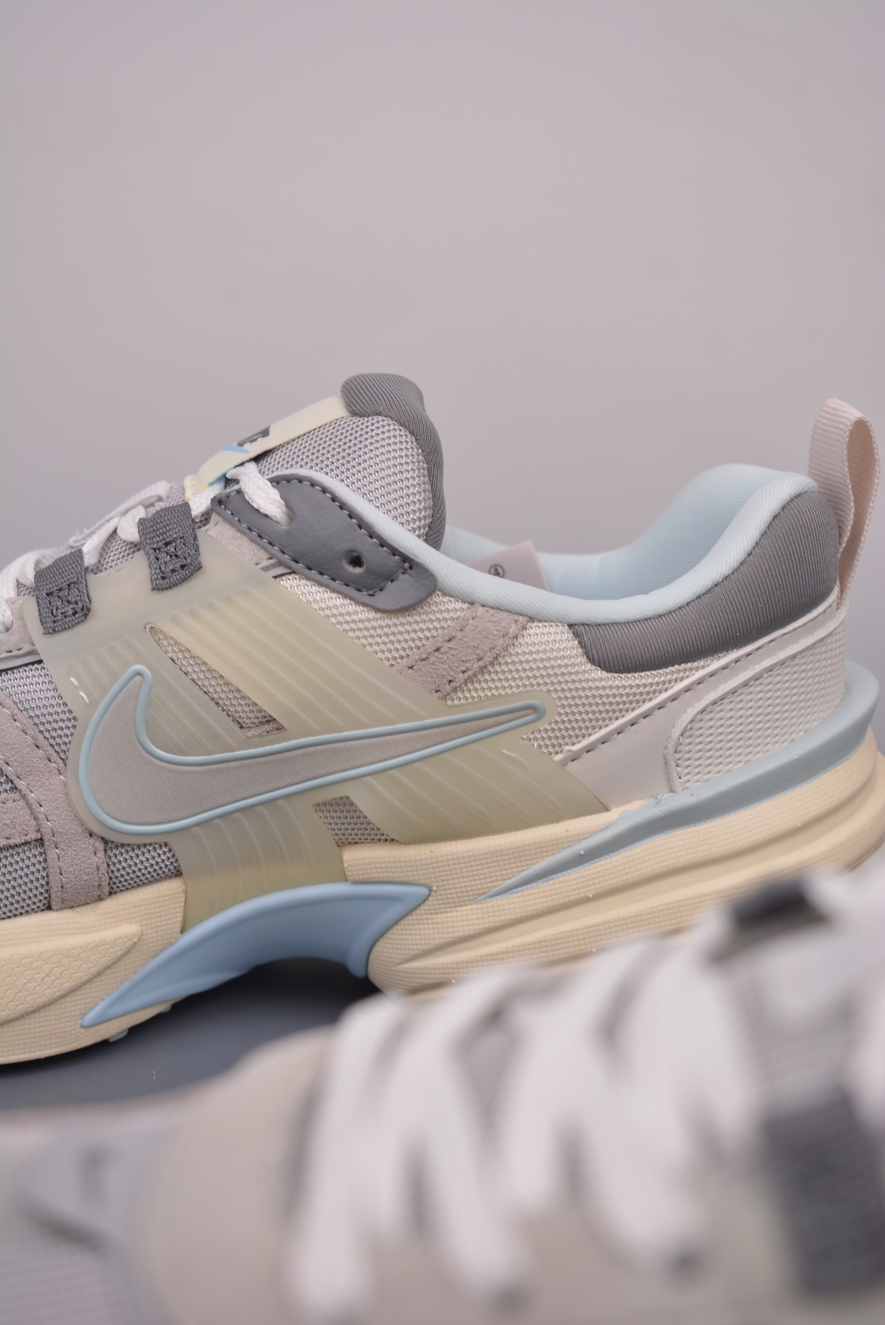 Nike Wmns V2K Runtekk LowWhite Grey Navy FD0736-102
