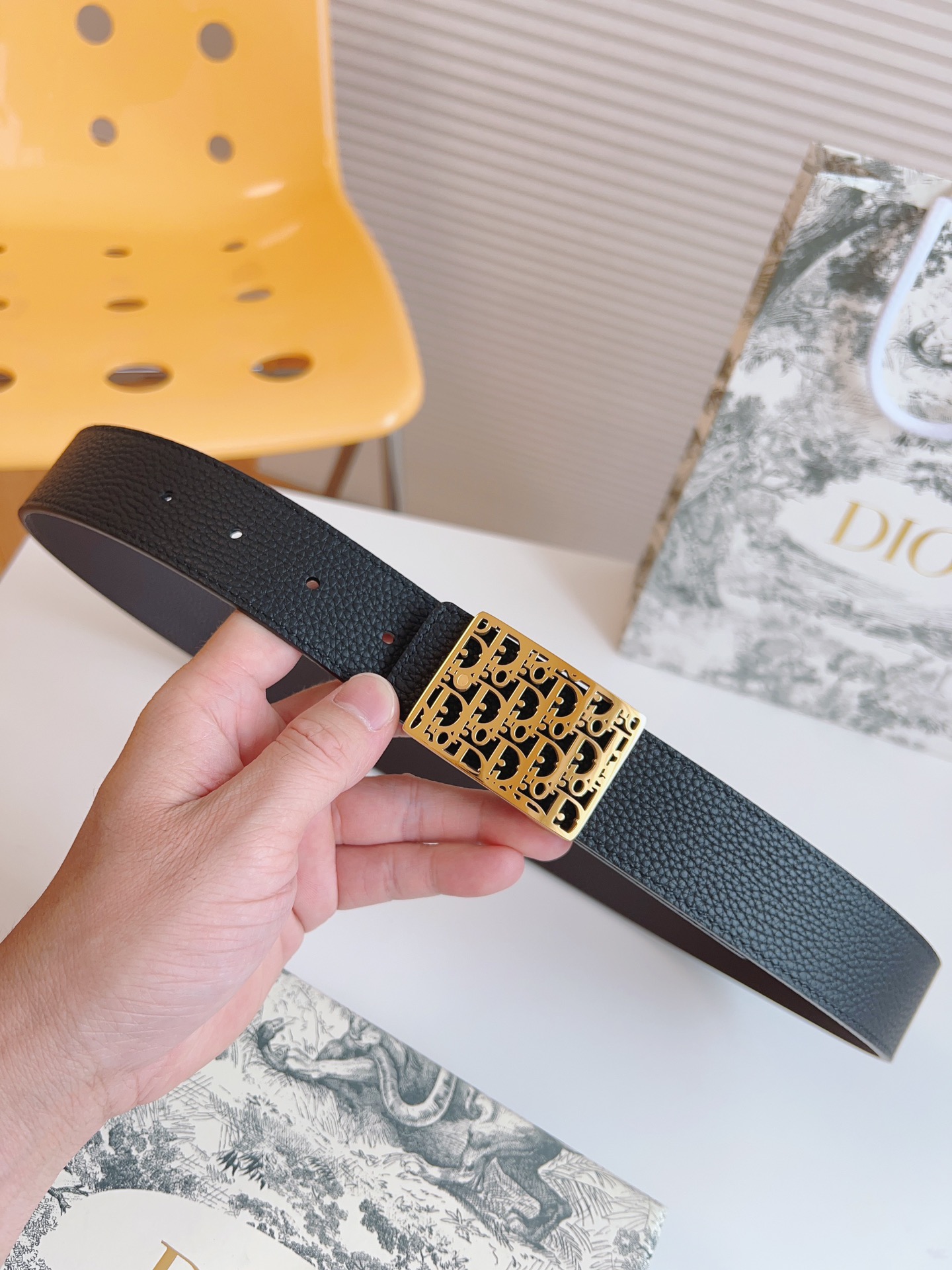 Dior hollow buckle cowhide double-sided belt 3.5CM wide