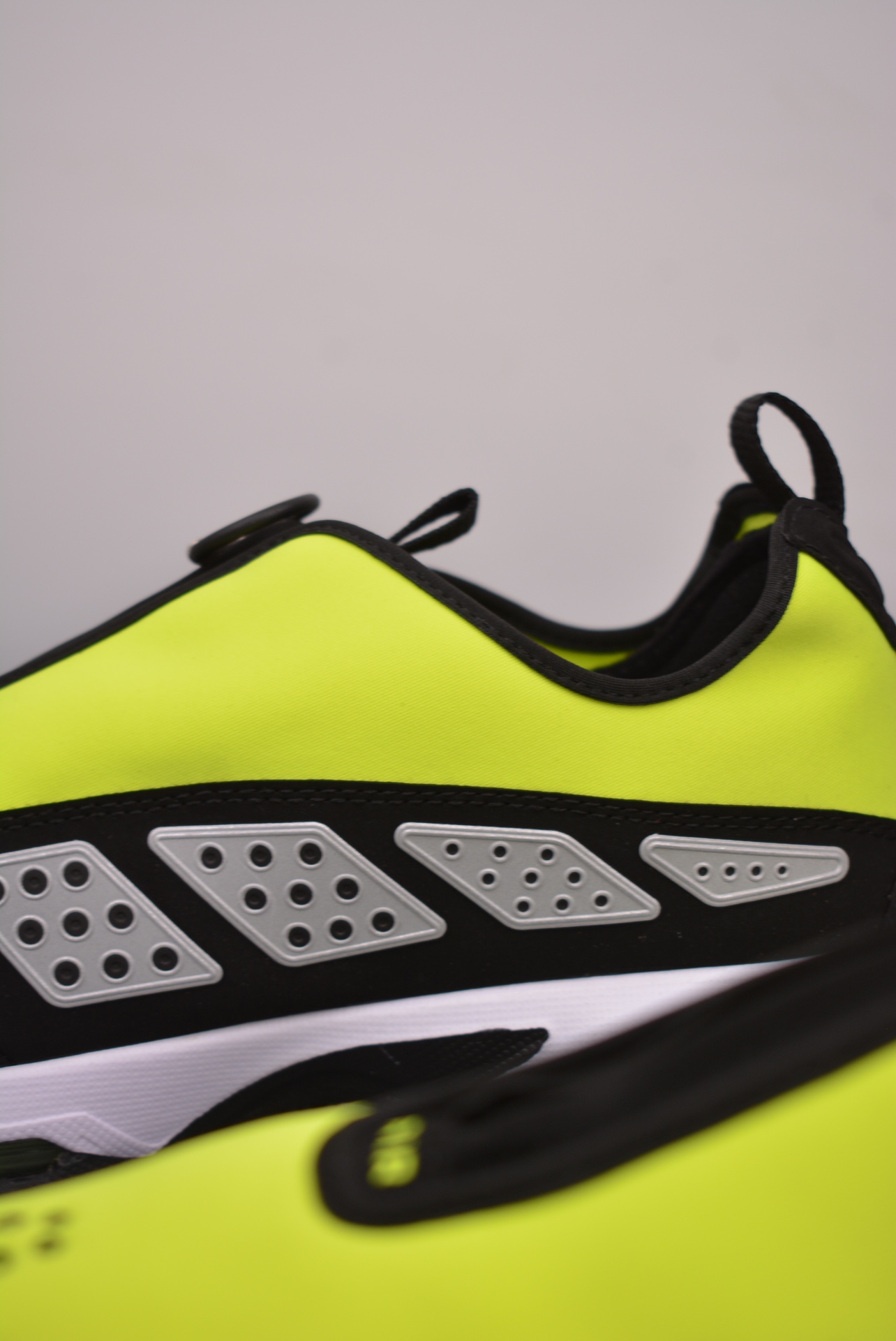 Nike Wmns Air Max SNDR Sunder Highlighter Green FZ2068-700