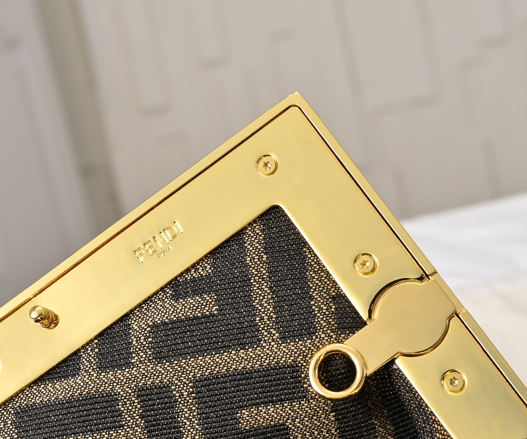 FENDI First Shoulder Bag 80016