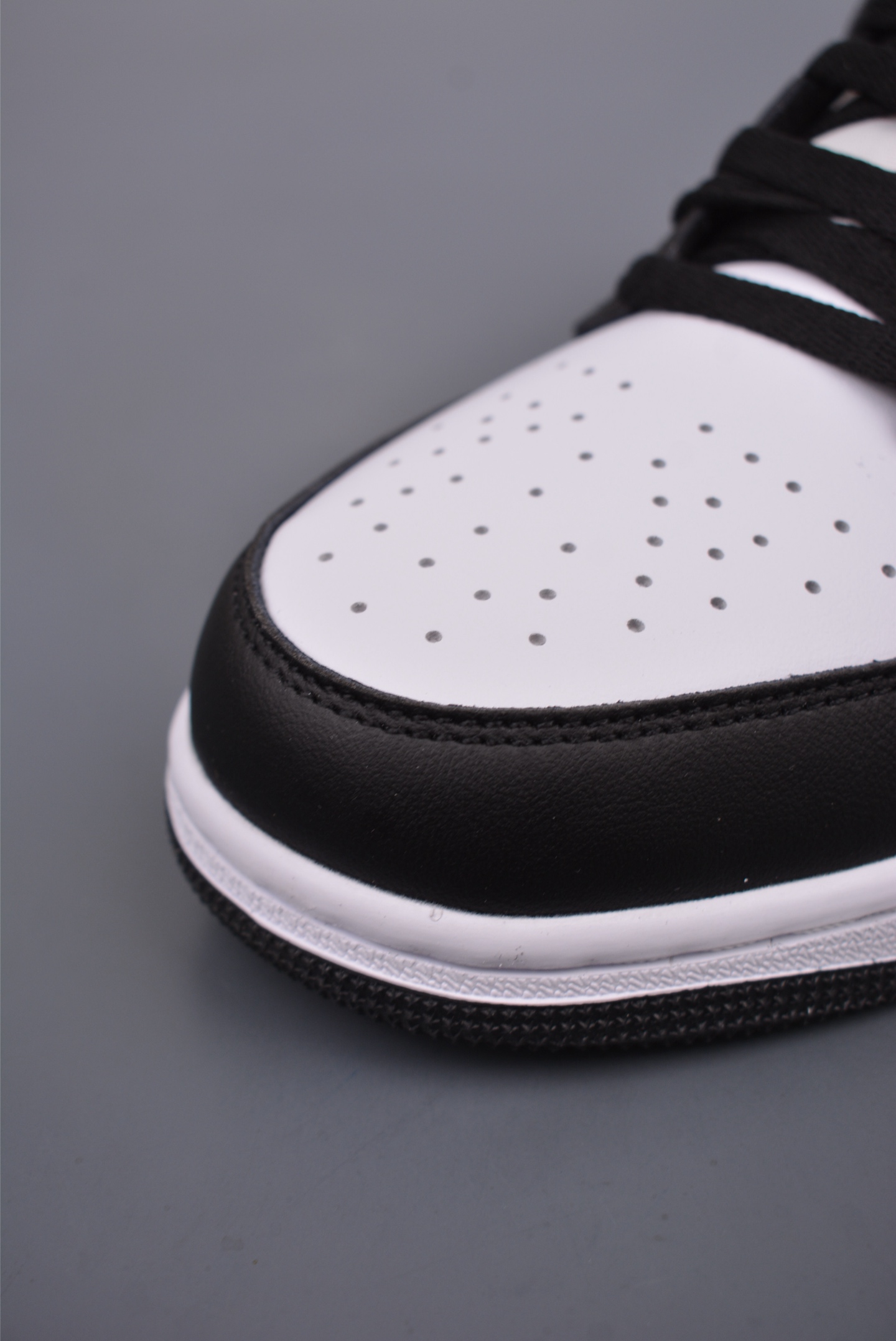 Air Jordan 1 Low Black and White Panda 553558-131