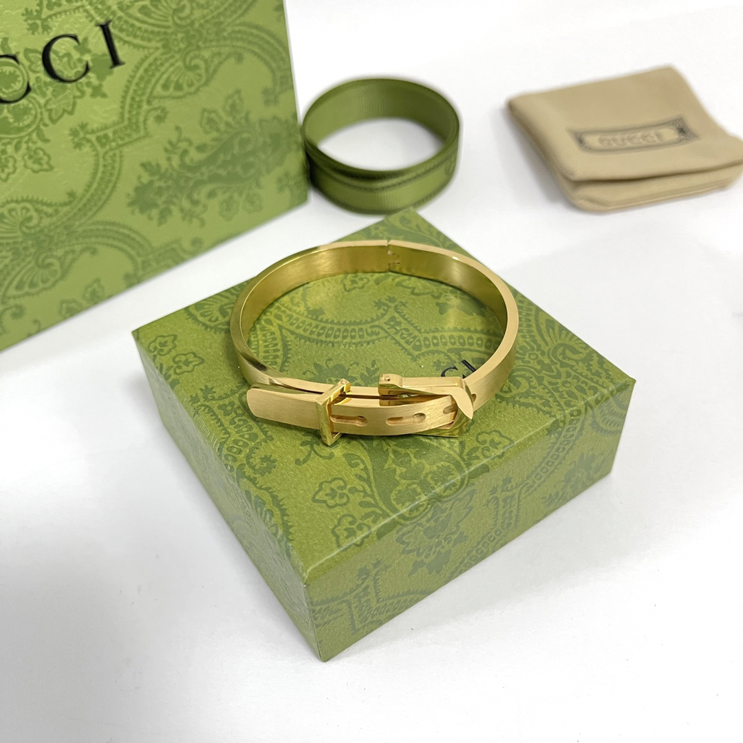 Gucci gold leather bracelet
