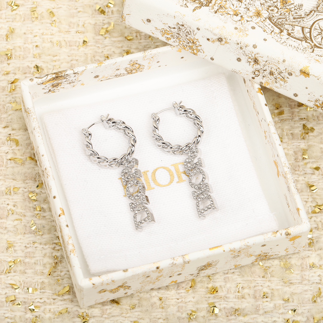 Dior chain diamond font earrings