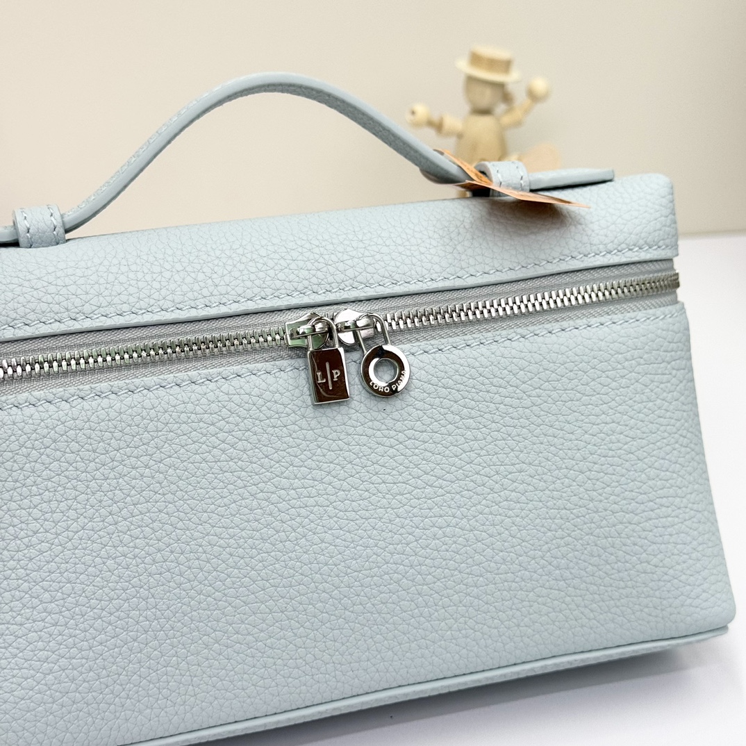 Loro Piana Extra poet L19 Clutch FAI8393