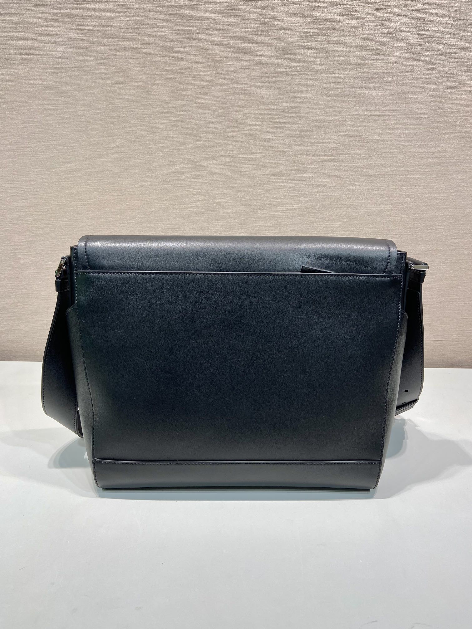 Prada New Large Messenger Bag 2VD068
