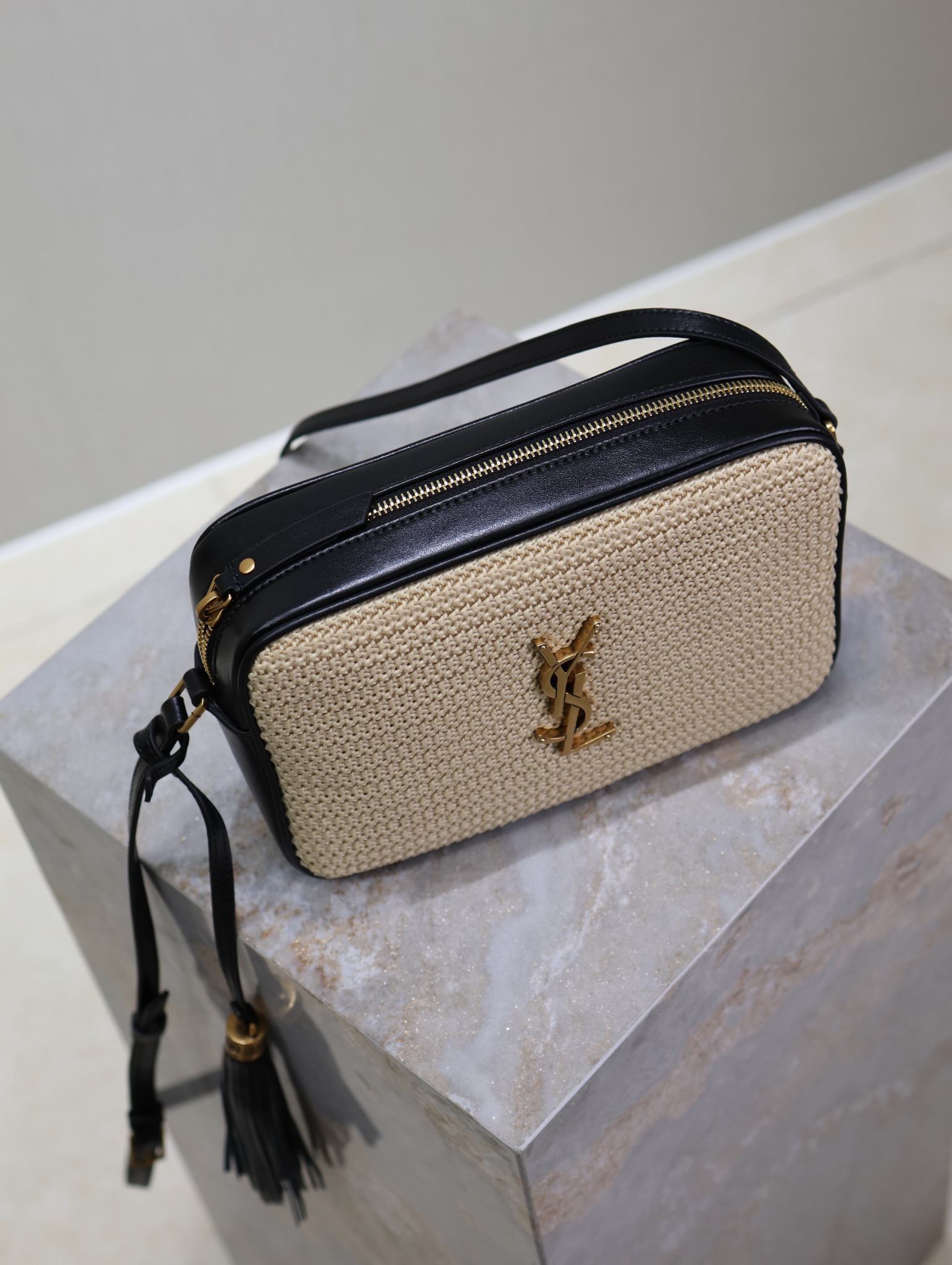Yves Saint Laurent Lou Camera Bag 520534