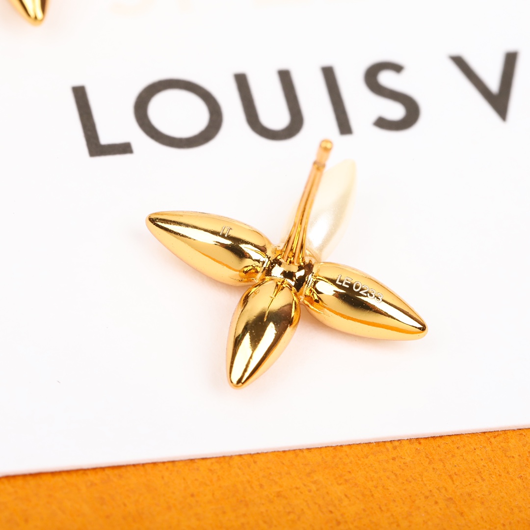 Louis Vuitton Floral Pearl Stud Earrings