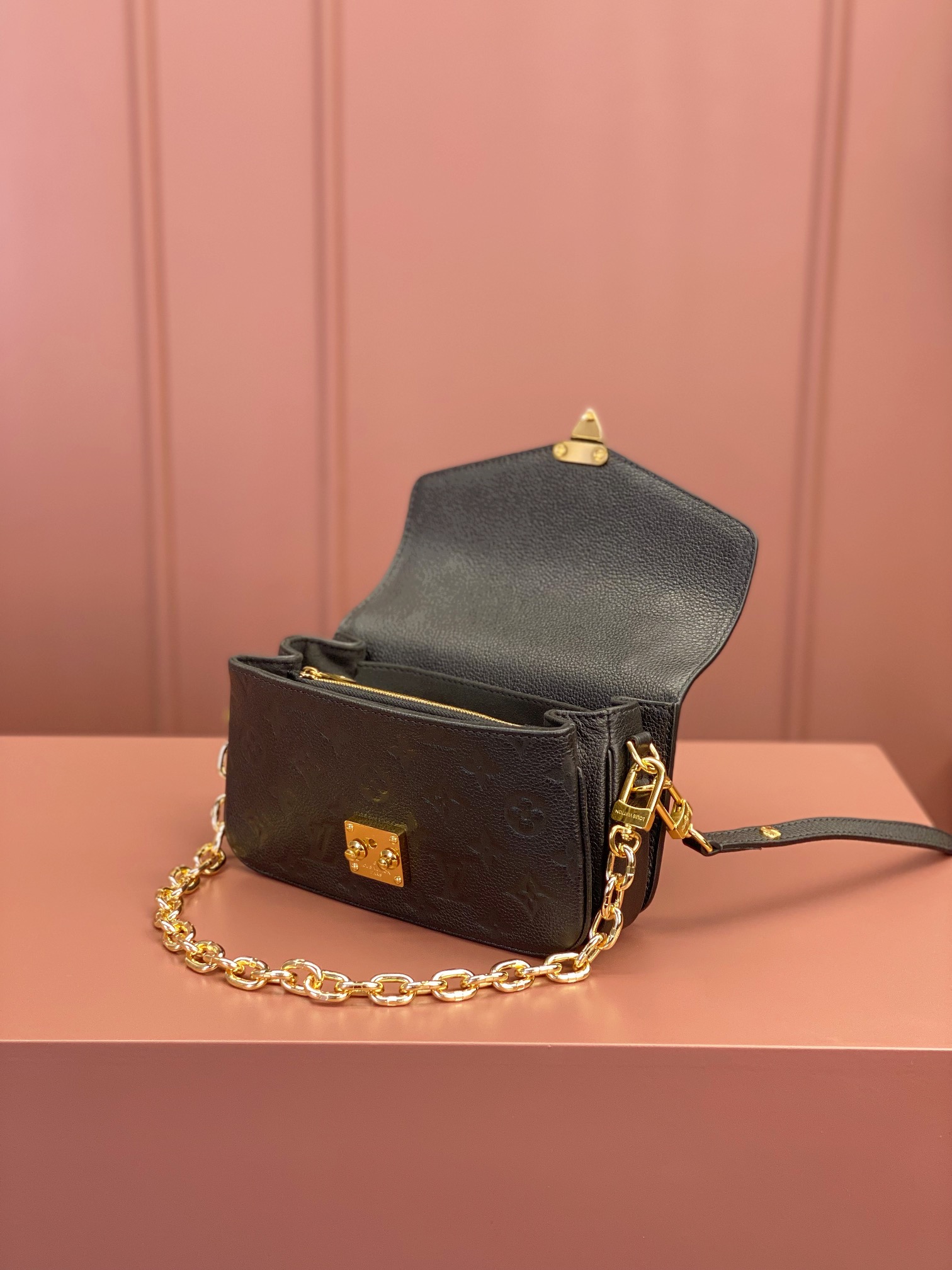 Louis Vuitton POCHETTE MÉTIS EAST WEST Bag M46595
