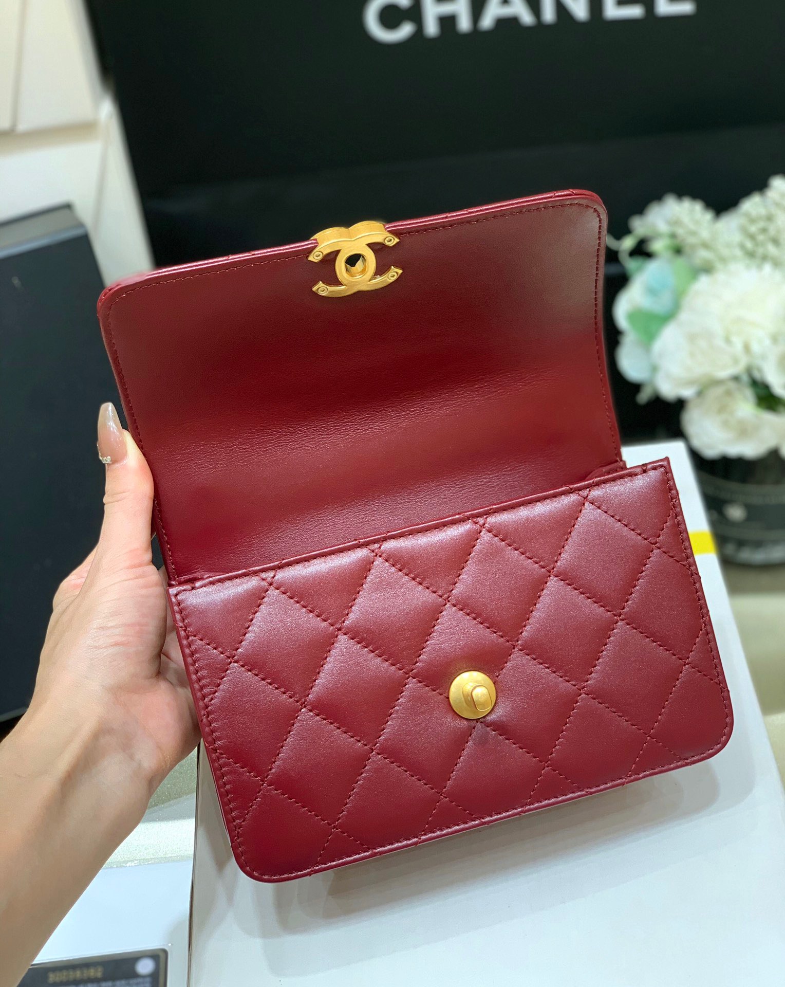 Chanel 2021 Early Fall Haute Couture Collection Double Gold Bead Chain Bag AP2615