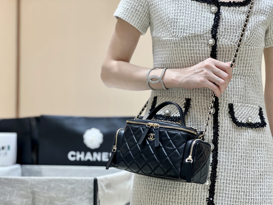 Chanel 24K Autumn and Winter Series Handle Camera Bag AS5222