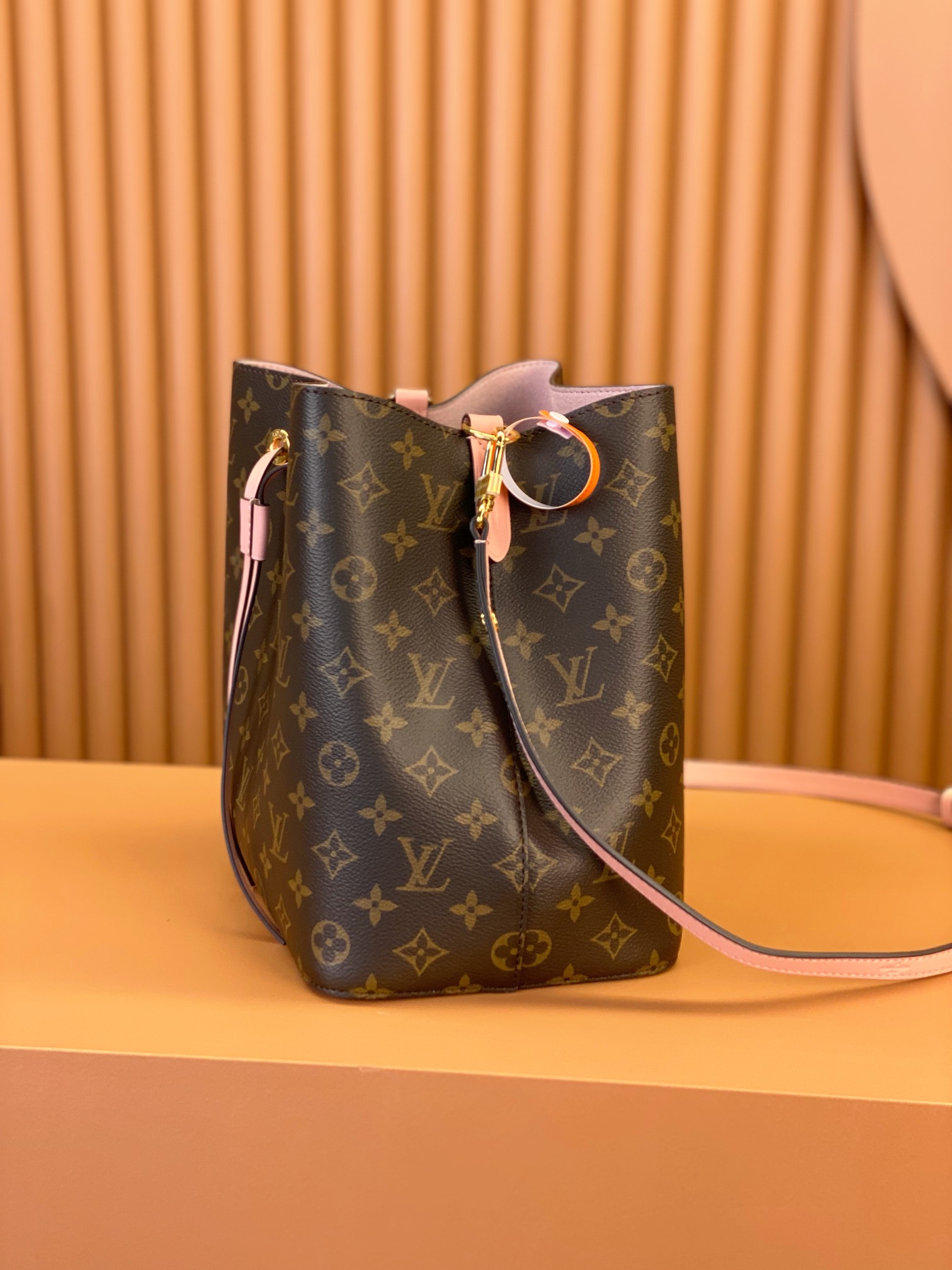 Louis Vuitton NÉONOÉ Medium Handbag M44002