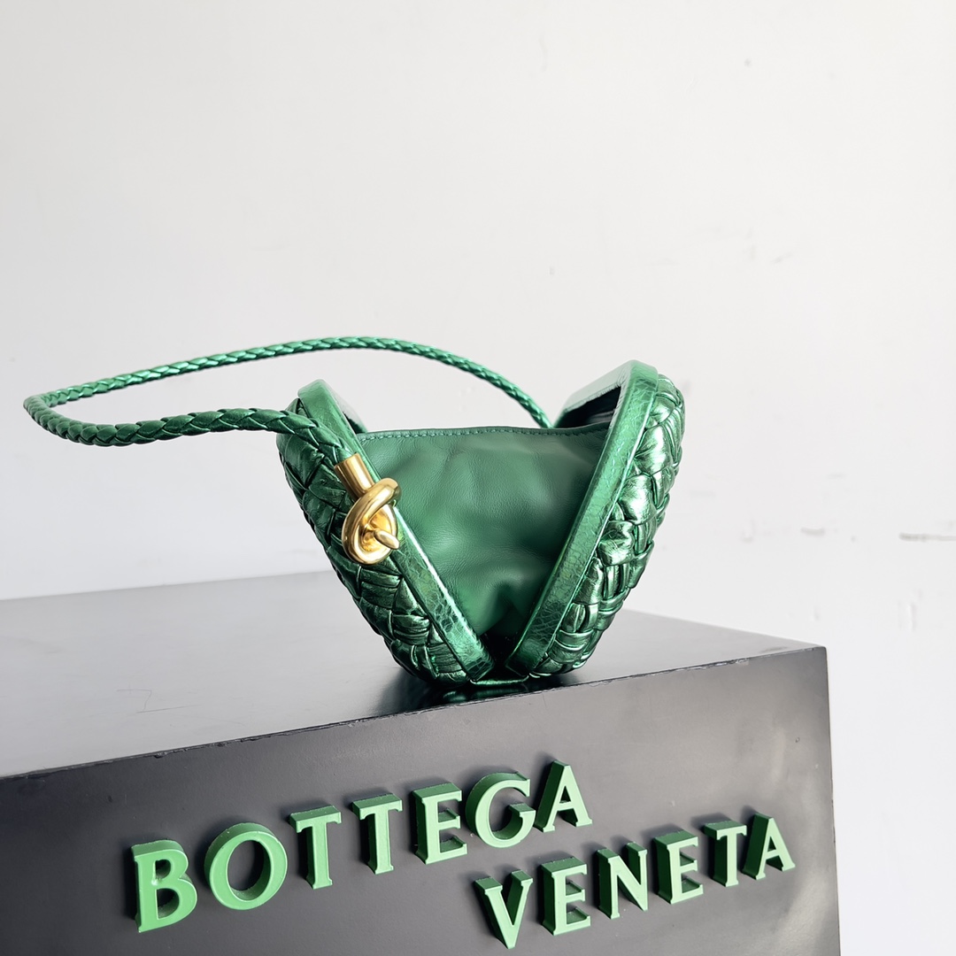 Bottega Veneta Knot woven evening bag 717623