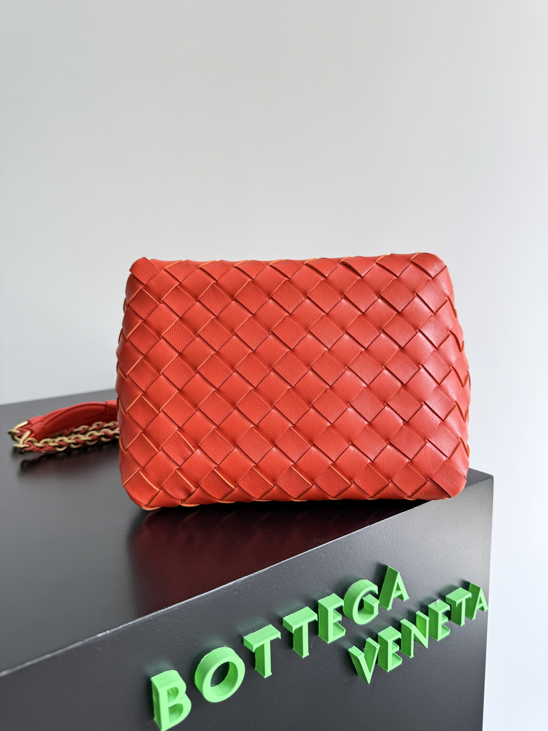 BOTTEGA VENETA New Chain Parachute Bag 817175