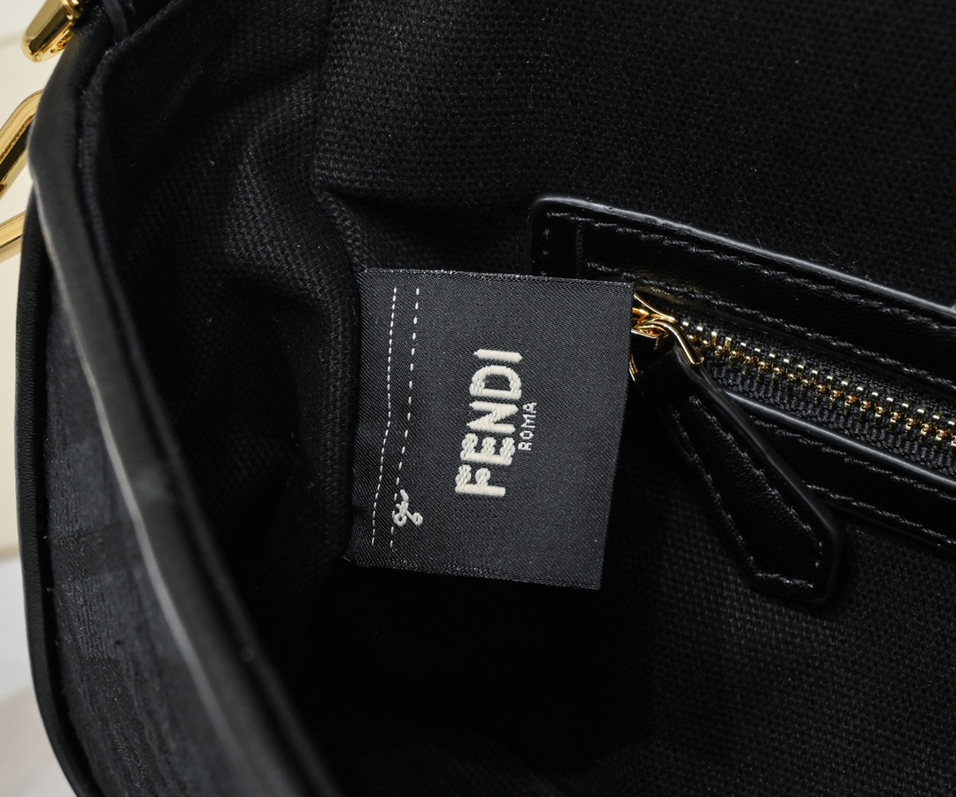 FENDI Baguette Shoulder Bag 1002