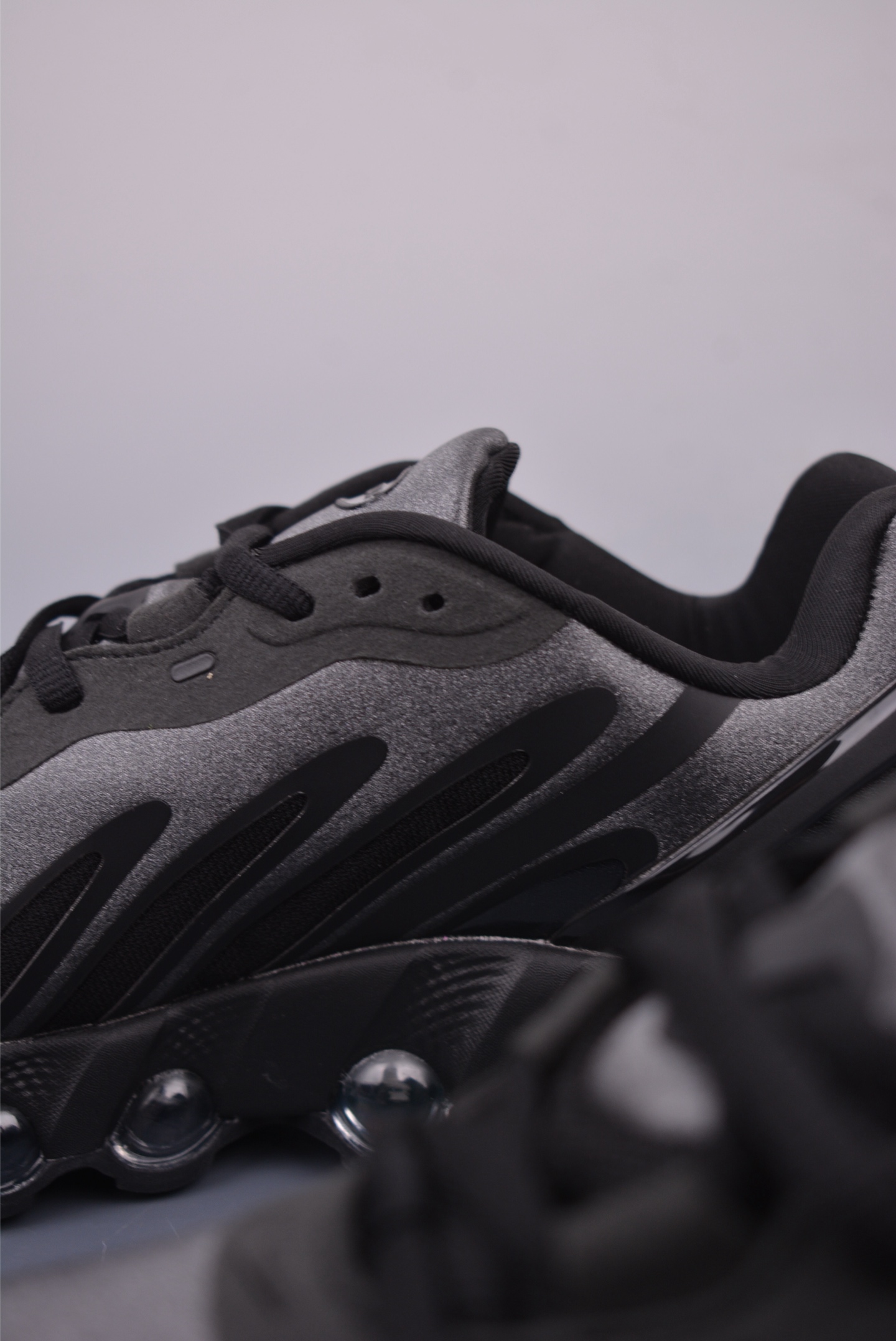 Nike Air Max DN8 running shoes Black Grey Metallic HF5509-002