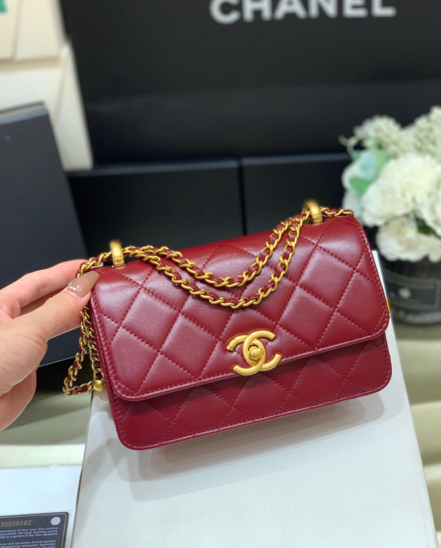 Chanel 2021 Early Fall Haute Couture Collection Double Gold Bead Chain Bag AP2615
