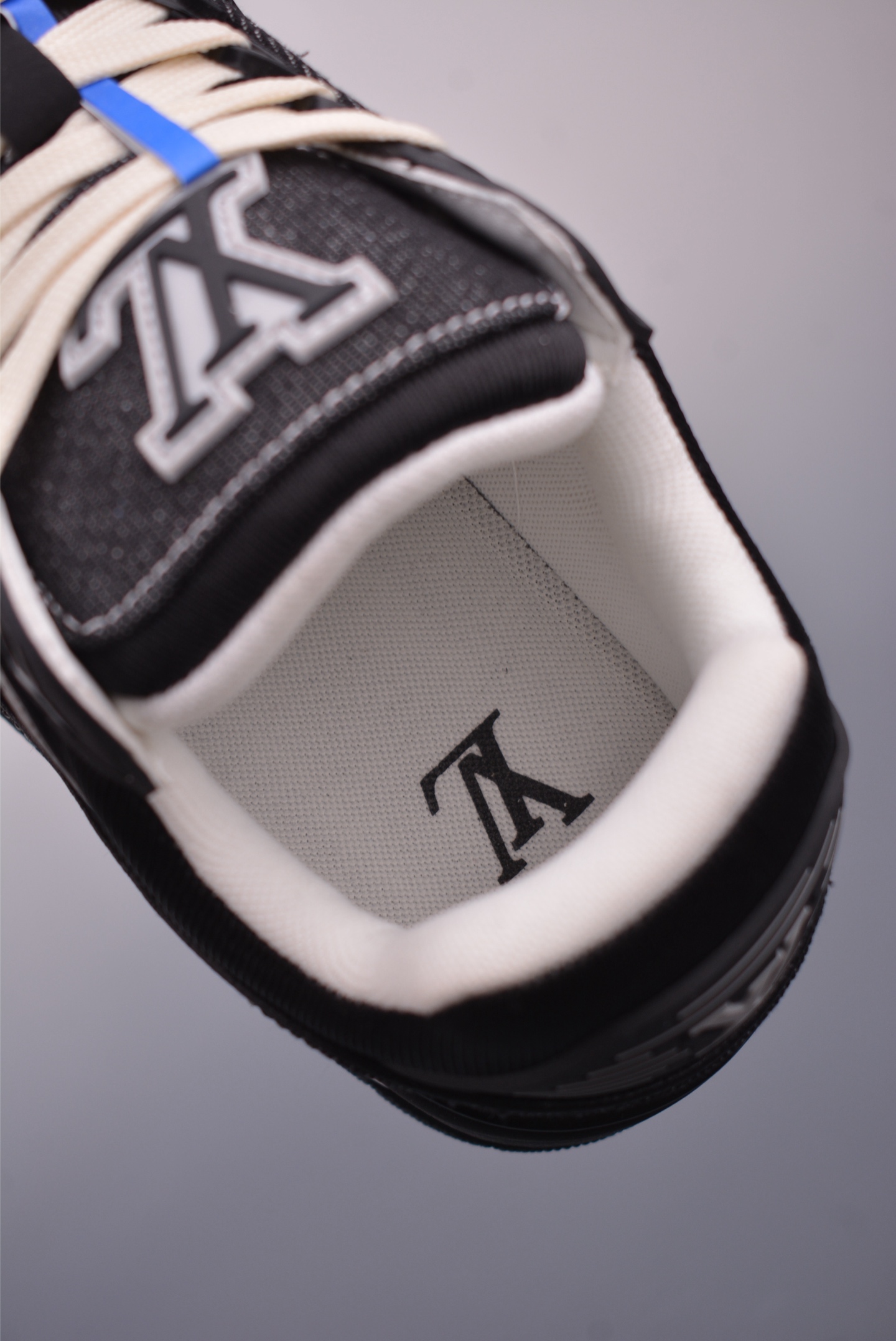 Louis Vuitton Trainer Sneaker Low 