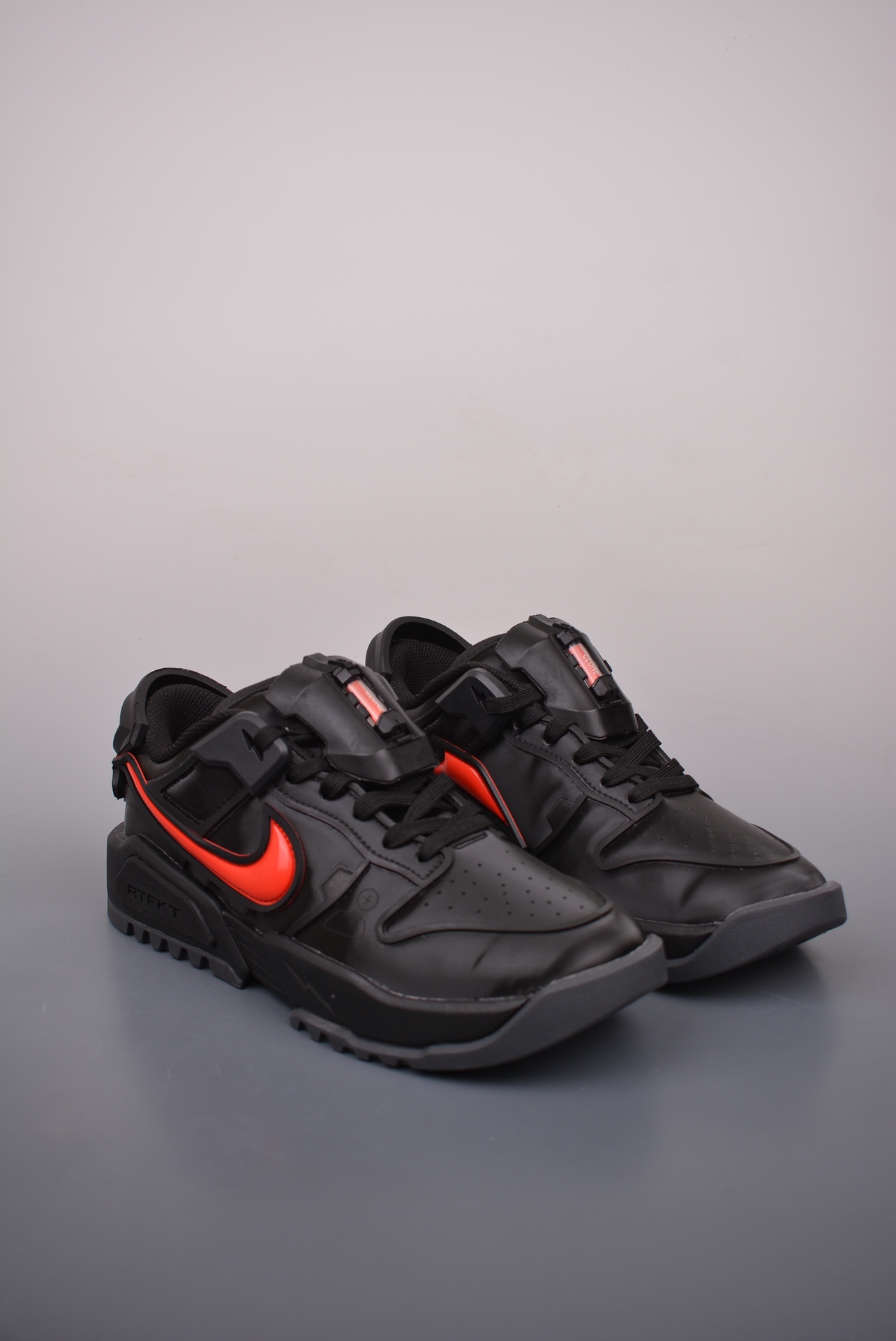 Studios x Nike Dunk Genesis Low Edition of 5849 black and red HF0438-001