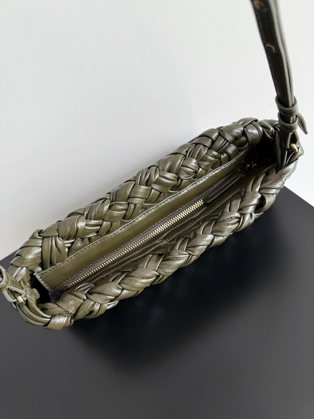 Bottega Veneta Kalimero cha cha woven handbag 785780