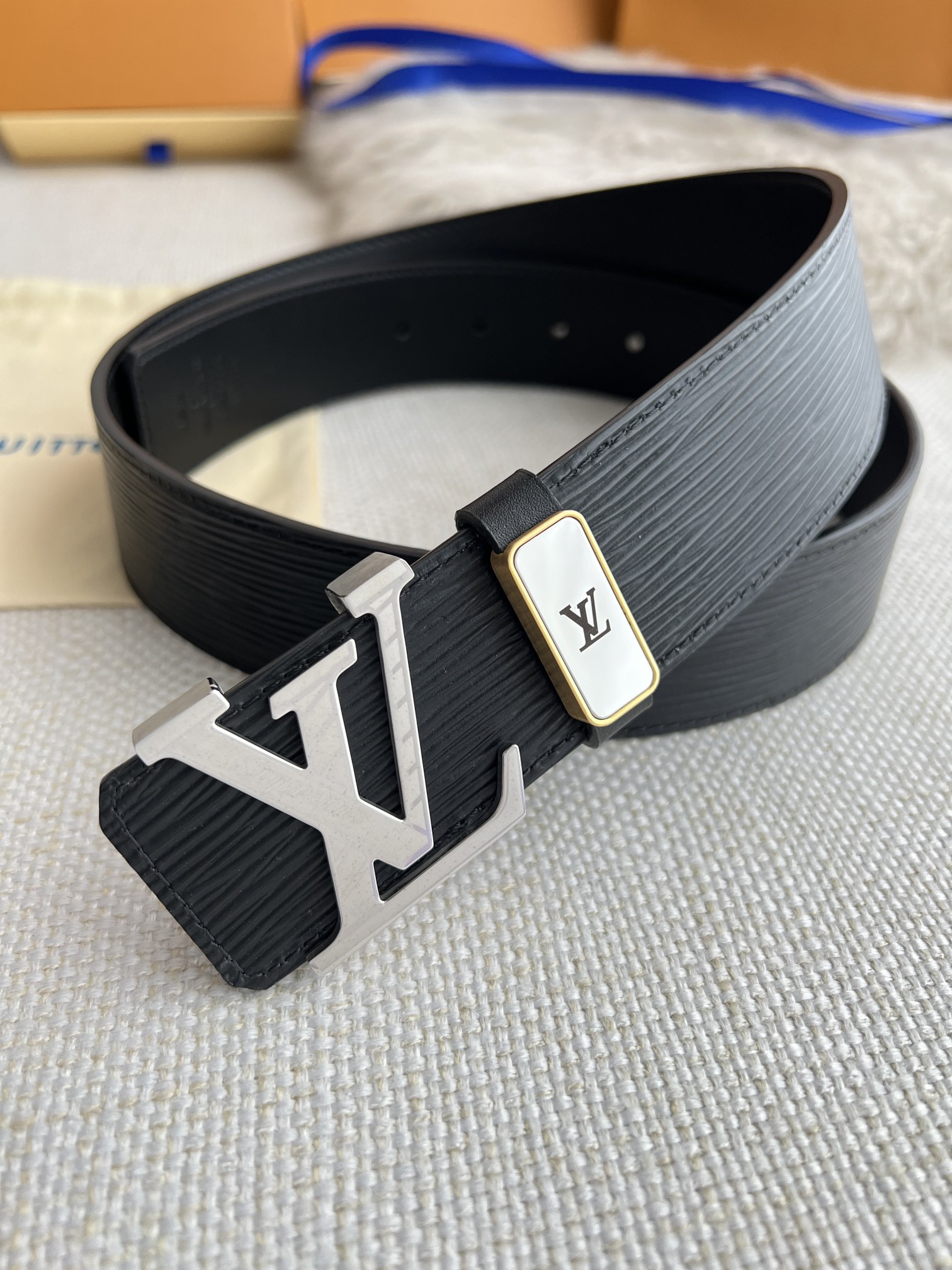 Louis Vuitton ripple leather belt, 3.8cm wide