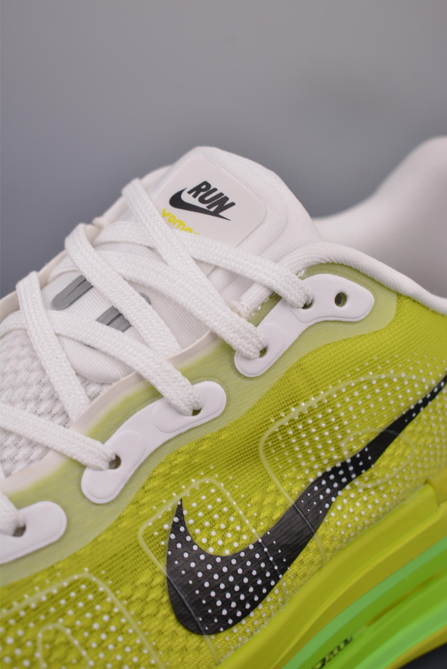 Nike Vomero premium Air running shoes HQ2050-558