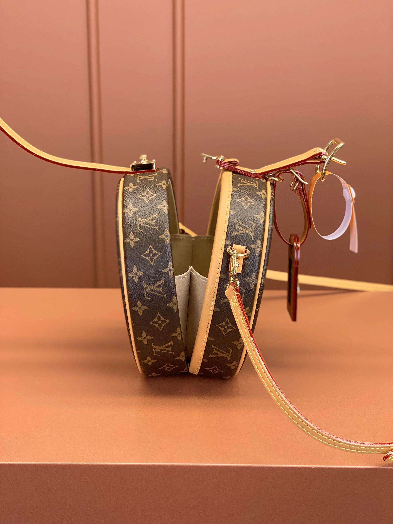 Louis Vuitton PETITE BOÎTE CHAPEAU Handbag M43514
