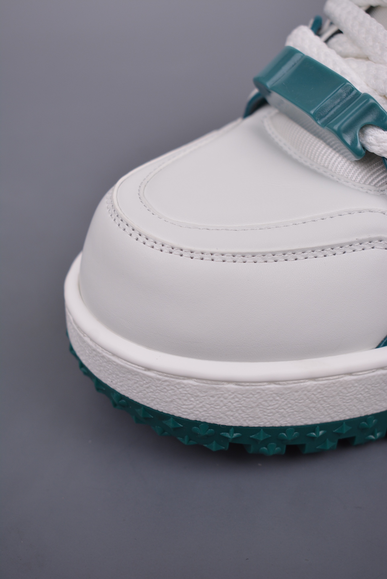 Louis Vuitton Trainer Maxi Low Sneaker Lake Green White 1ACI0K