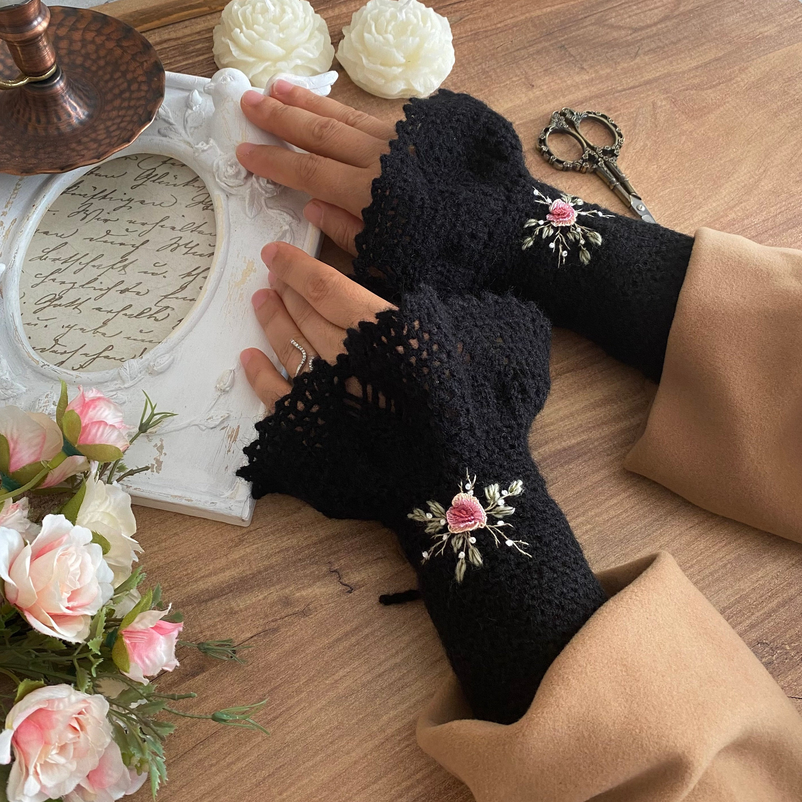 Handmade Knitted Embroidered Mittens - Adjustable Lace Gloves for a Vintage Touch 🌸✨