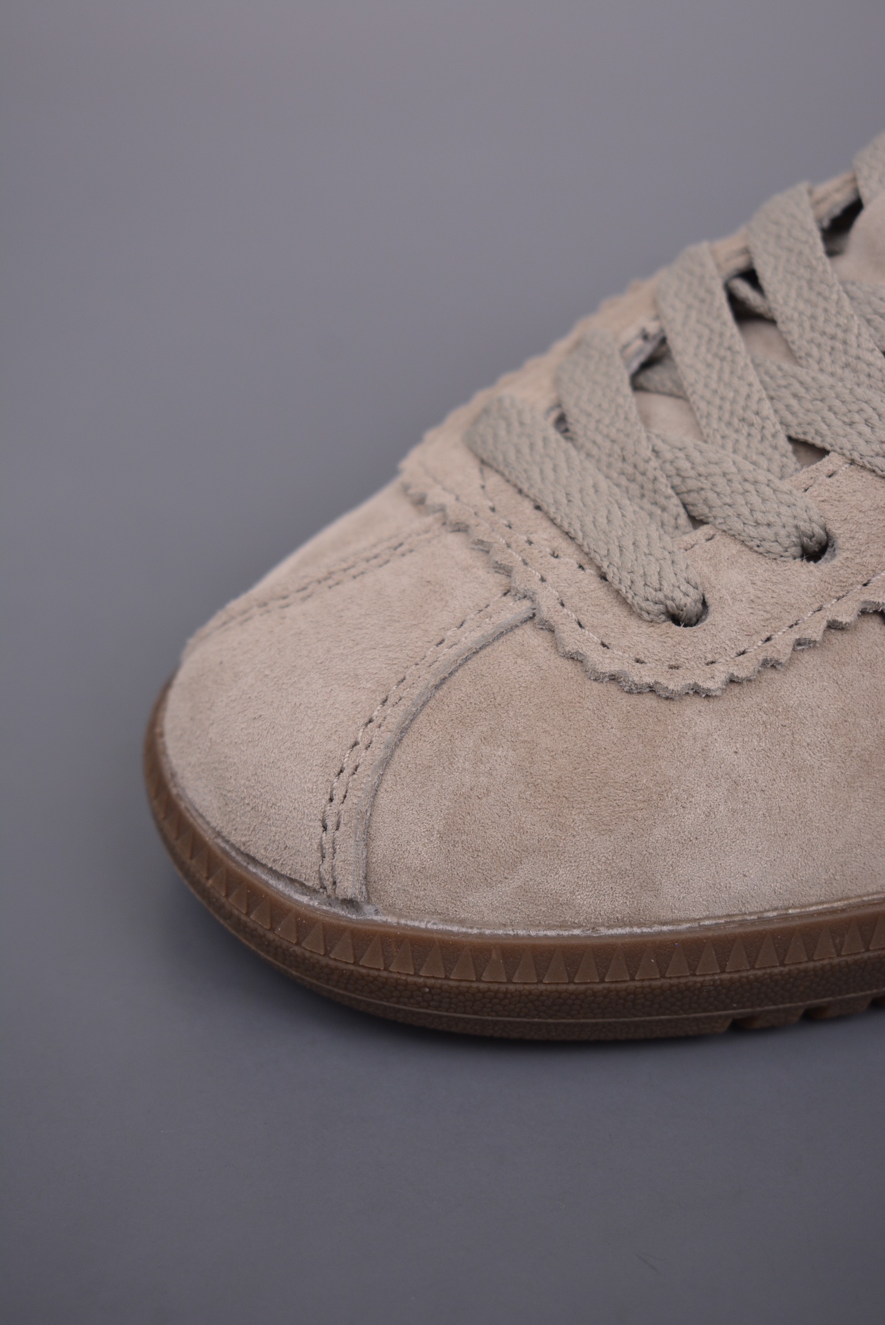 Adidas Originals Bermuda Trainers Suede Grey JI4280